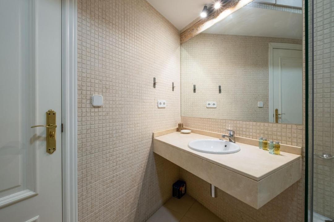 1 Bedroom 1 Bathroom Furnished - Sol - Bright Refurbished - Mintystay Madrid Ngoại thất bức ảnh